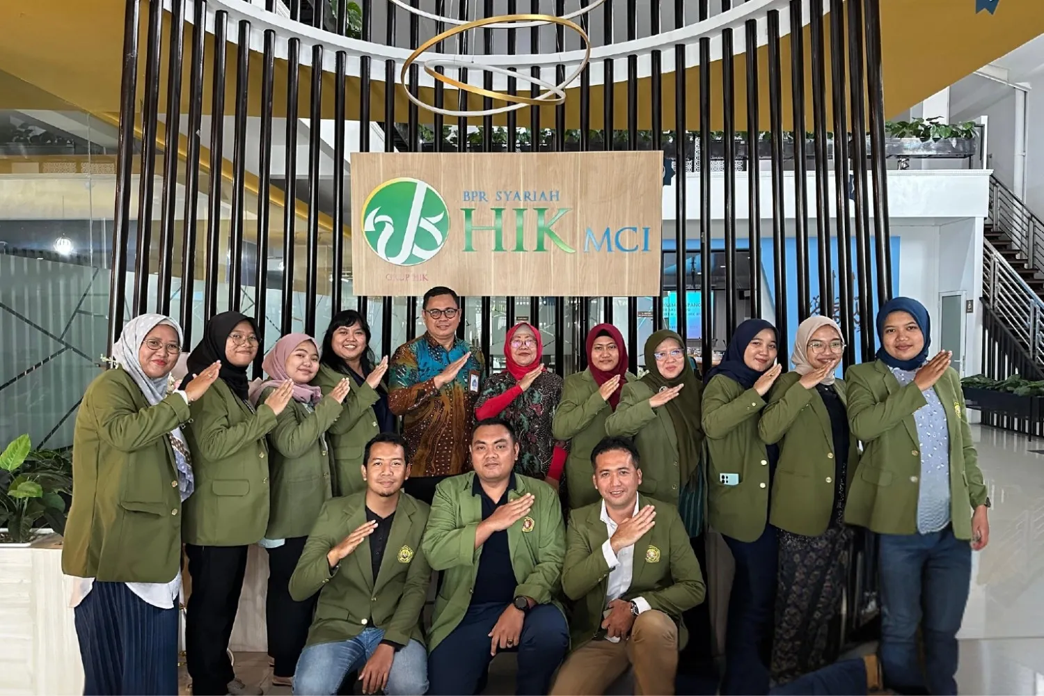 School Goes To Bank : Mahasiswa Magister UPN Jatim